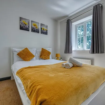 Nec Exhibitor Home, Near Airport Apartman *