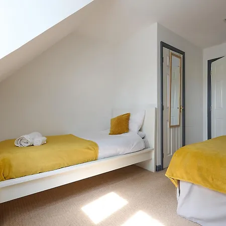 Nec Exhibitor Home, Near Airport Apartman