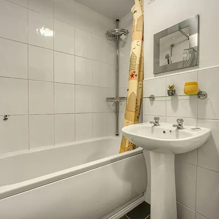 Apartman Nec Exhibitor Home, Near Airport